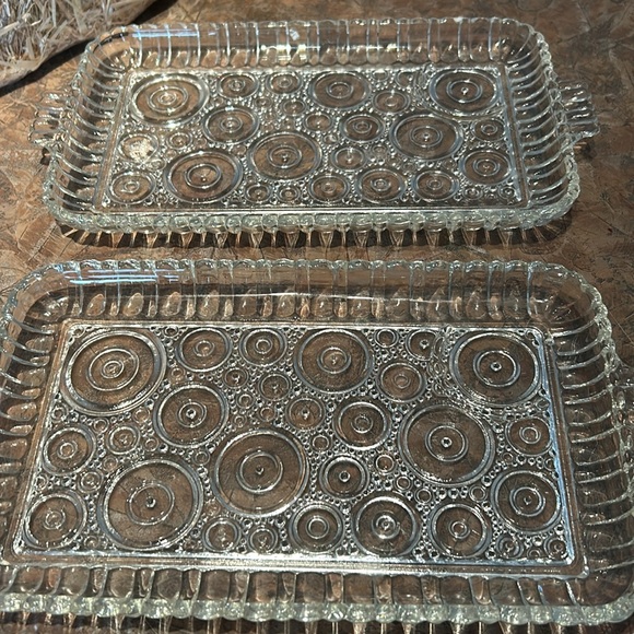 Vintage set of two glass plates with tea cup holder - Picture 5 of 9